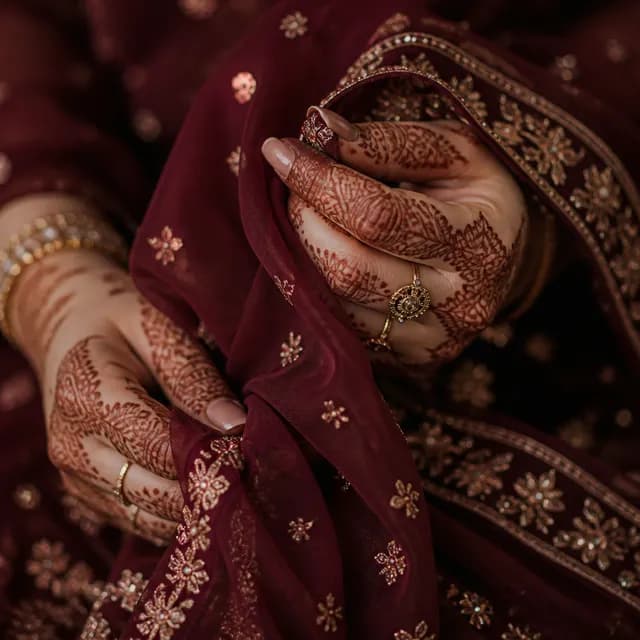 Odhni and jewelry detail